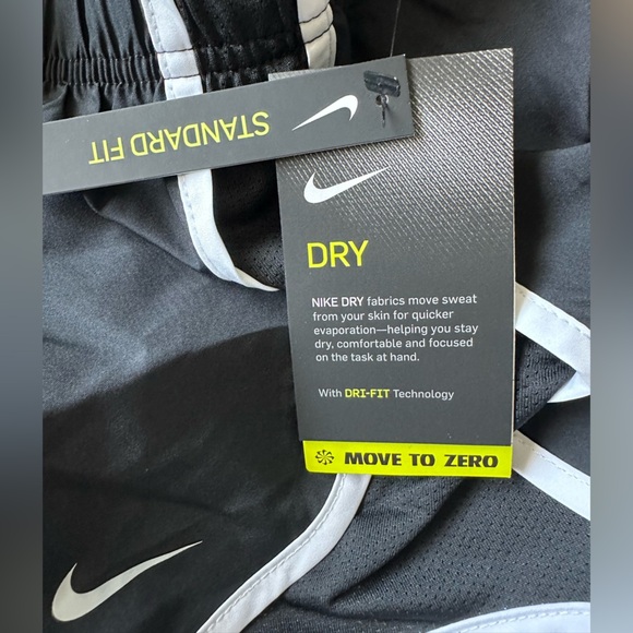 Nike‎ Women's Dri-FIT Tempo Mid-Rise Brief-Lined Running Shorts - Picture 4 of 6